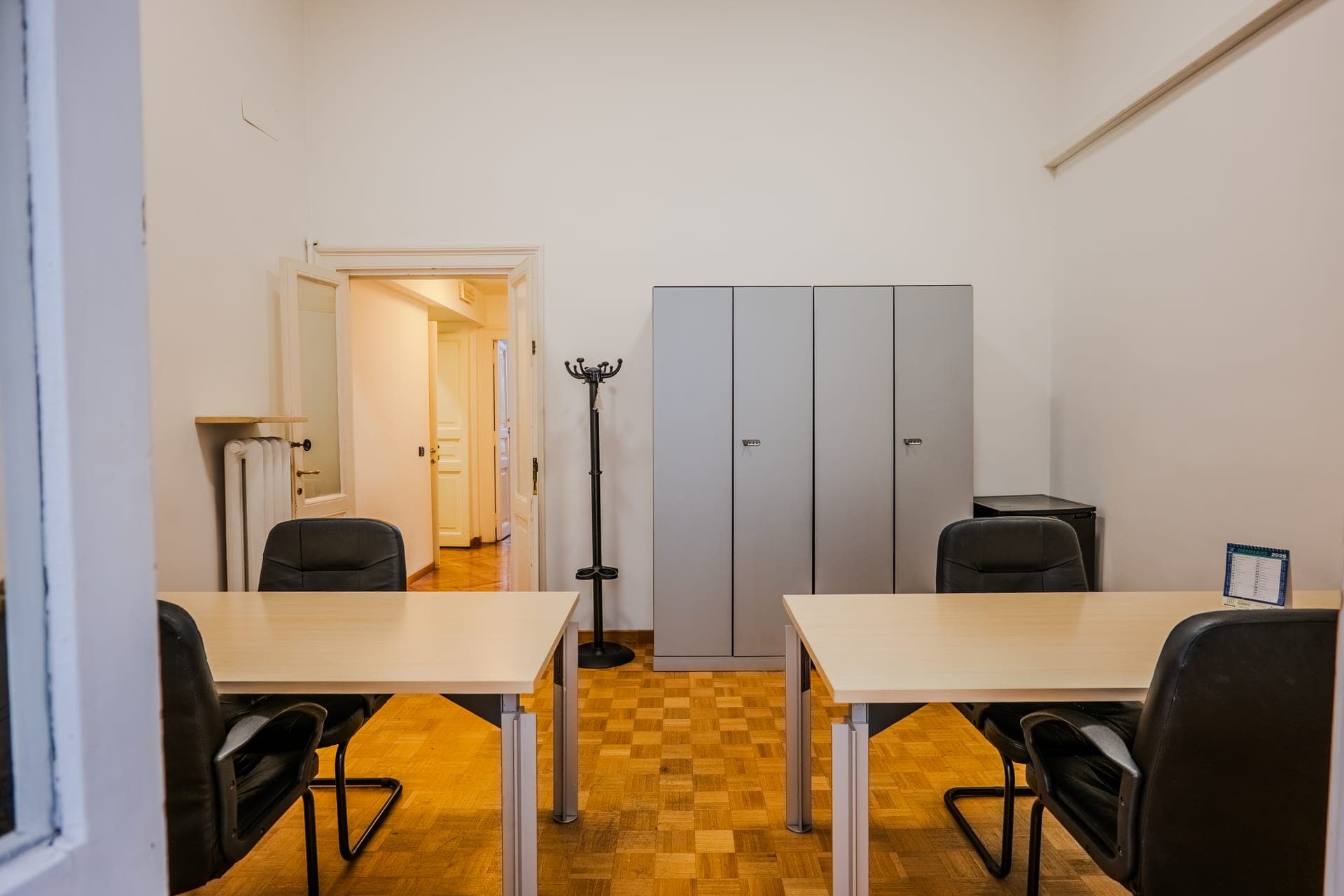 Ufficio arredato moderno Advice Your Business